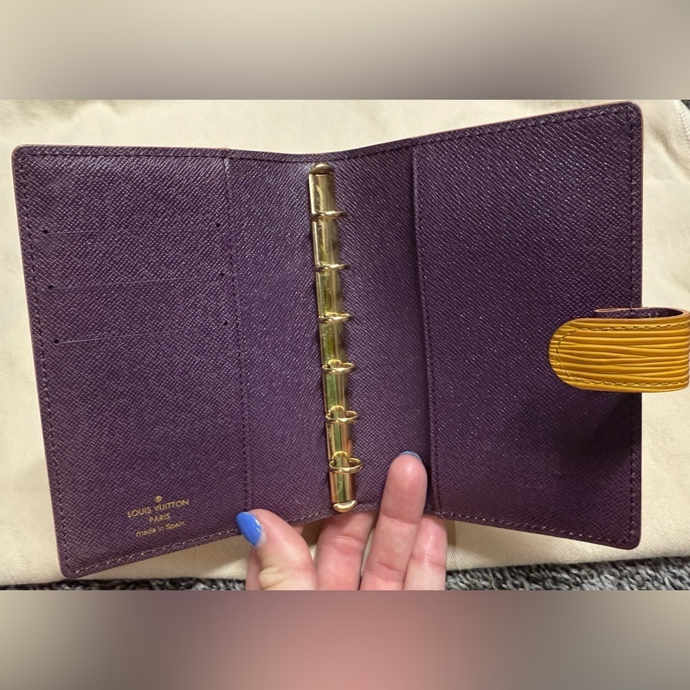 Louis Vuitton small (PM) ring agenda cover in yellow Epi leather - Picture 3 of 12